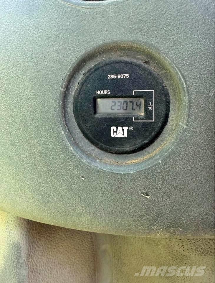 CAT 420 D IT Товарач със заден ексватор