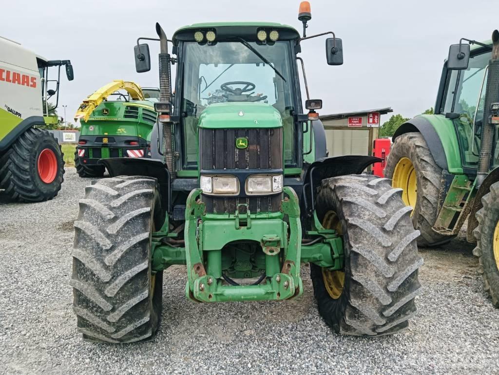 John Deere 6820 Трактори