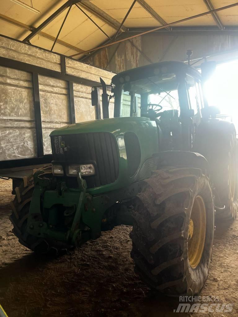 John Deere 6820 Трактори