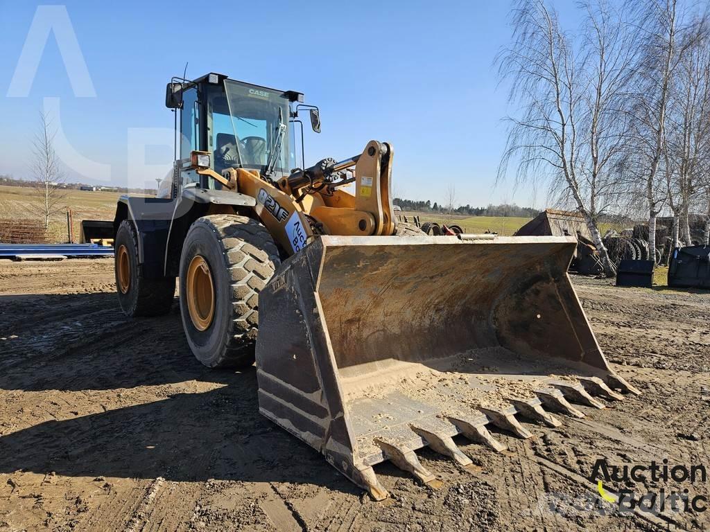 CASE 821 F Колесни товарачи