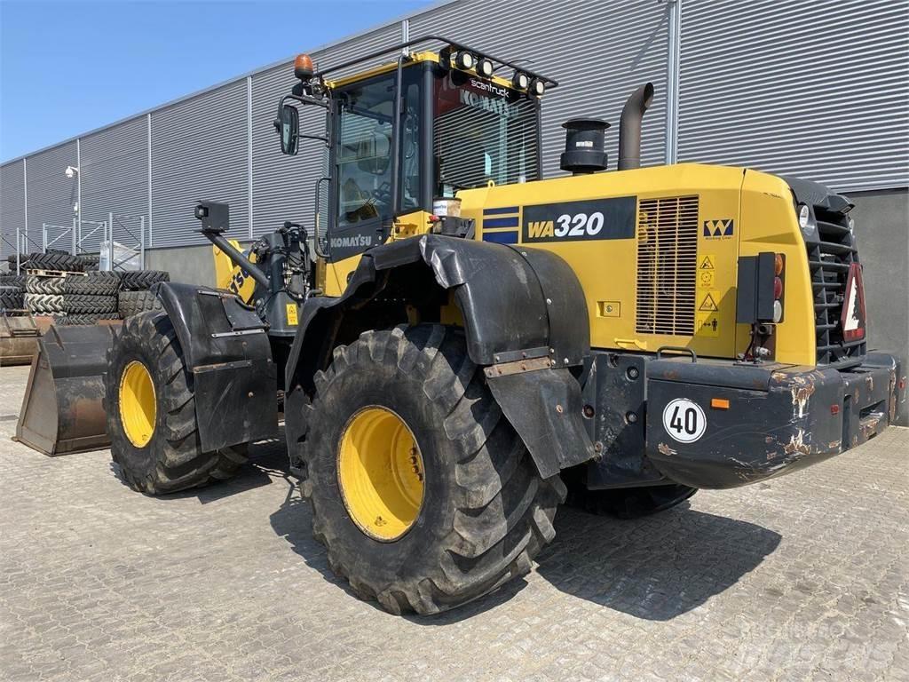 Komatsu WA320-7 Колесни товарачи