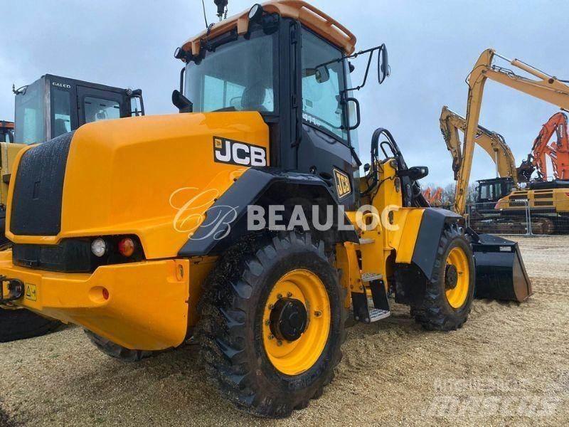 JCB 411 Колесни товарачи