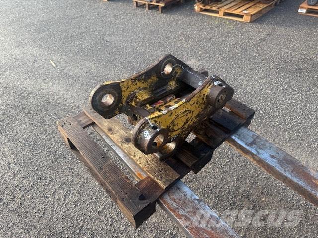 Strickland 50 MM Товарачи със заден ескаватор