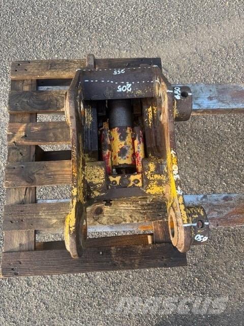 Strickland 50 MM Товарачи със заден ескаватор