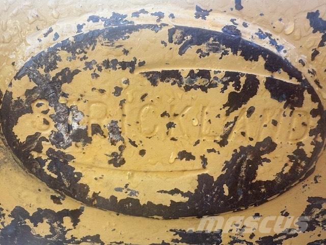 Strickland 50 MM Товарачи със заден ескаватор