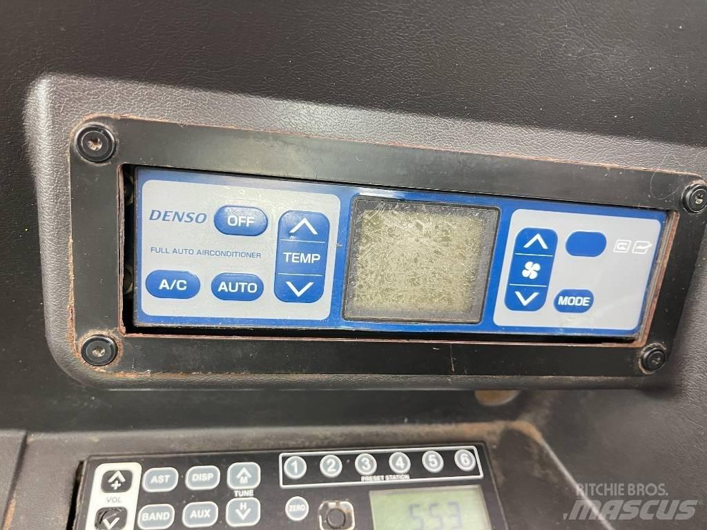 Takeuchi TB 295W Колесни екскаватори