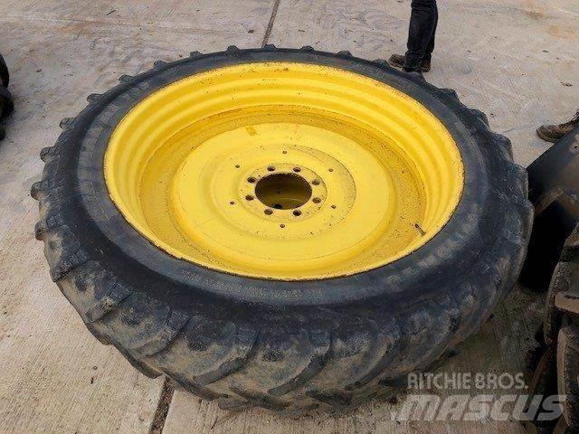  300/95R46 Колелета/Гуми