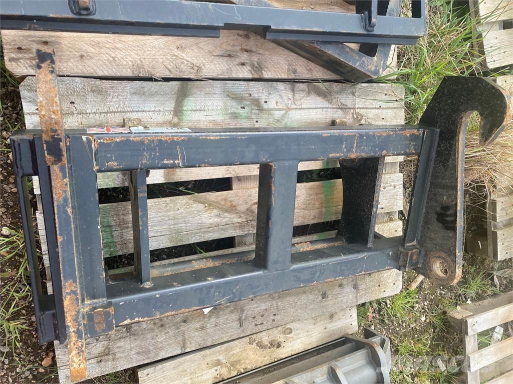  ADAPTOR PLATE Телескопични товарачи за селското стопанство