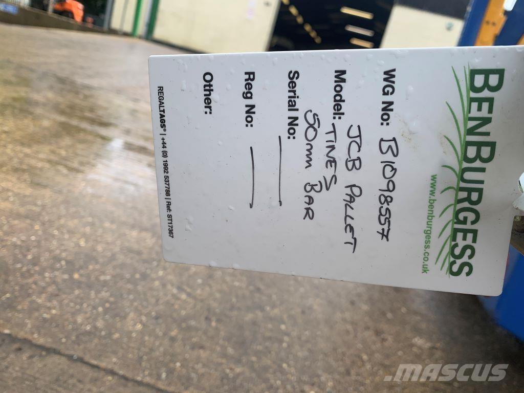  ATTACHMENTS Телескопични товарачи за селското стопанство