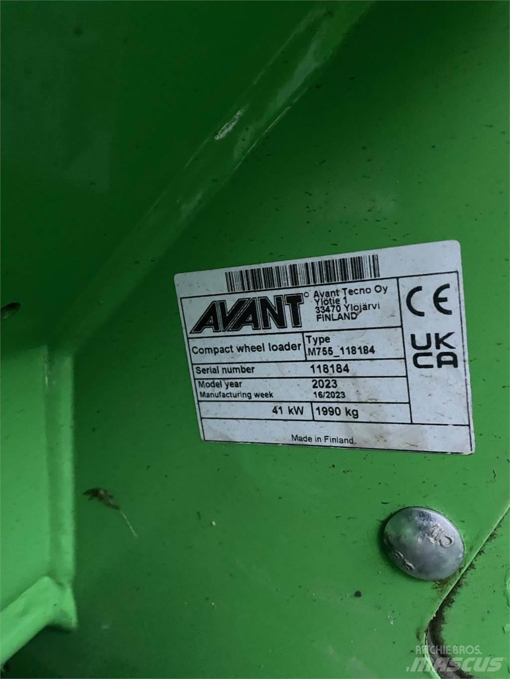 Avant AV 755I Колесни товарачи