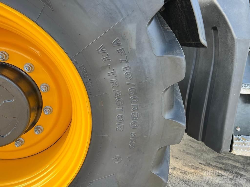 JCB 4220 ICON Трактори