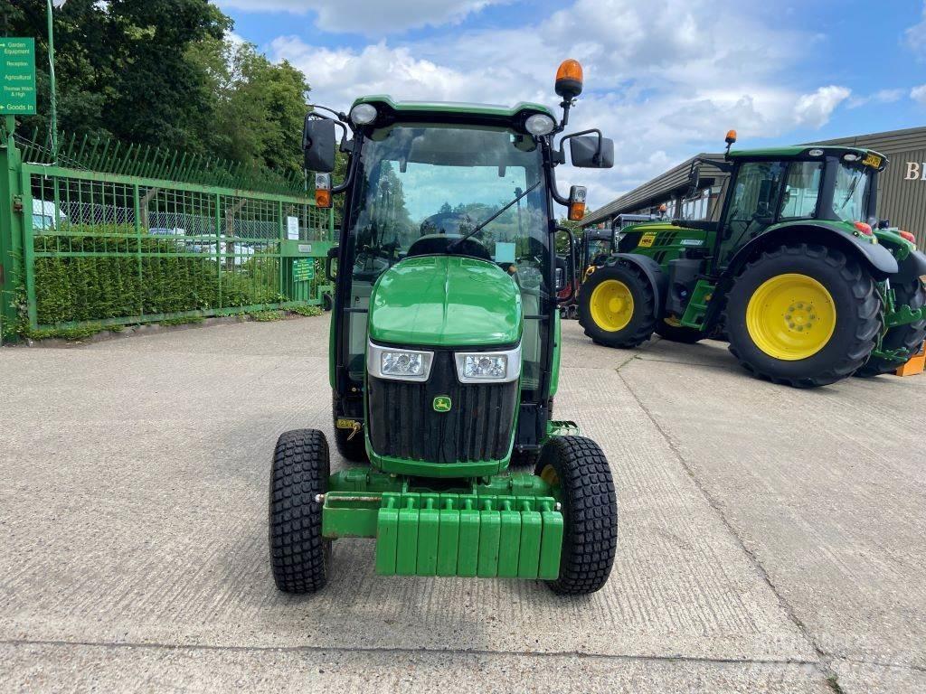 John Deere 3046R Компактни трактори