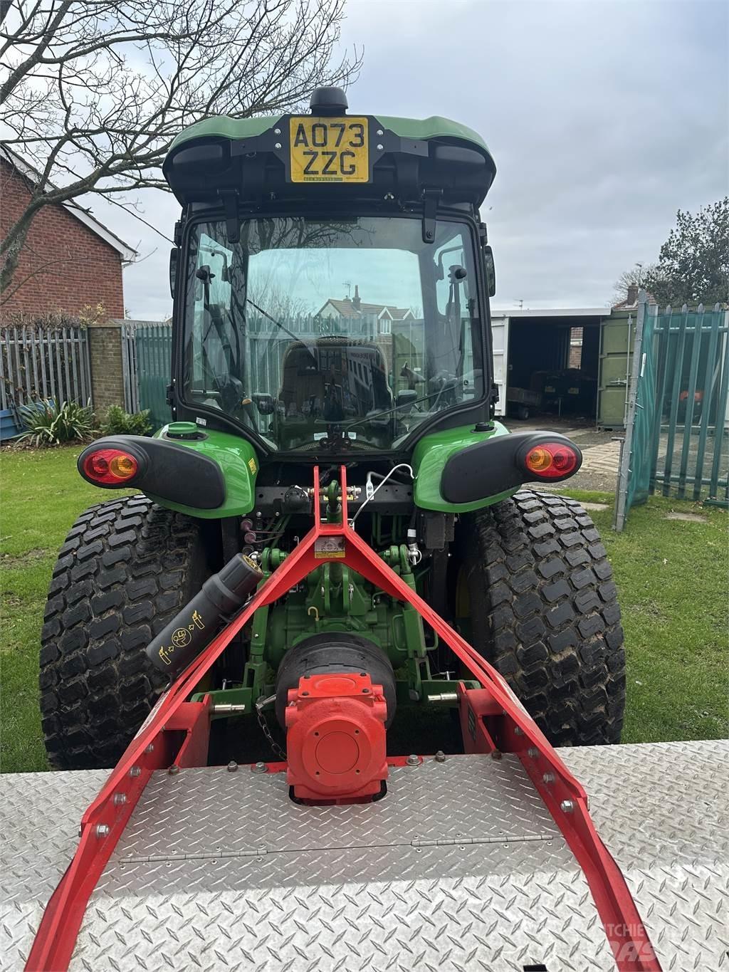 John Deere 4066R Компактни трактори
