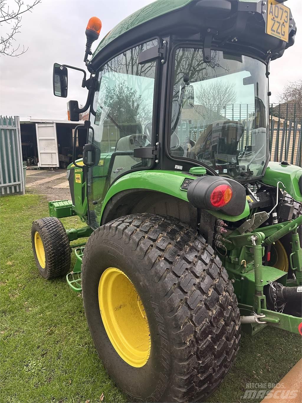 John Deere 4066R Компактни трактори