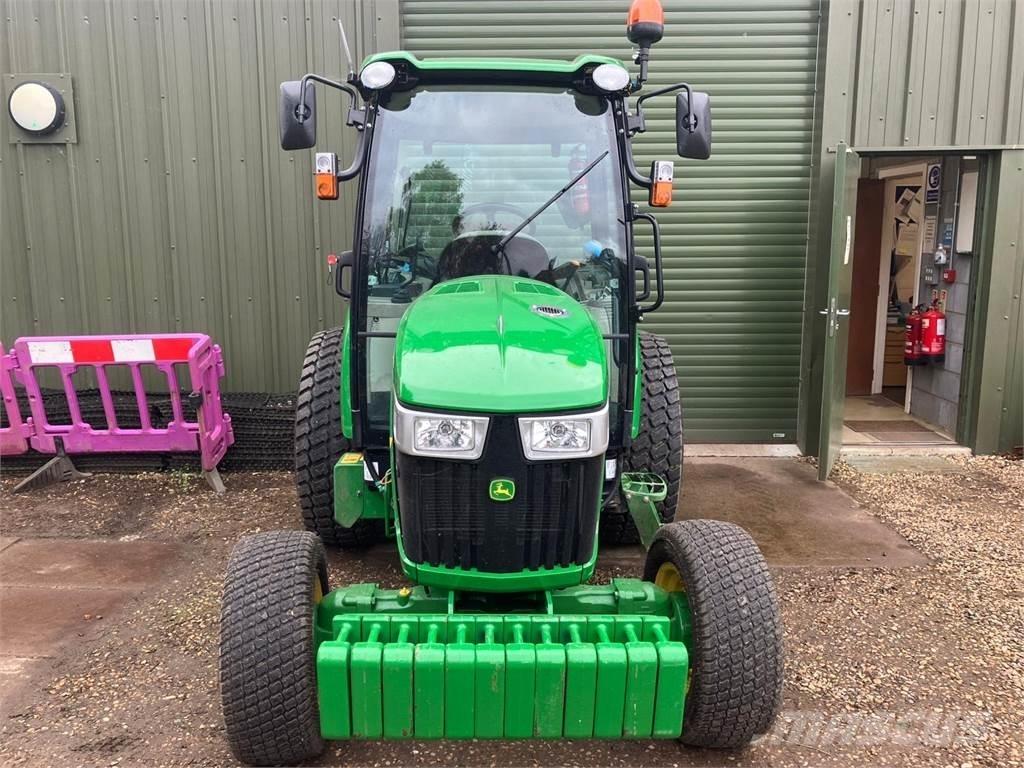 John Deere 4066R Компактни трактори