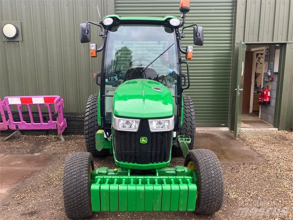 John Deere 4066R Компактни трактори