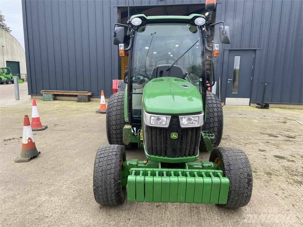 John Deere 4066R Компактни трактори