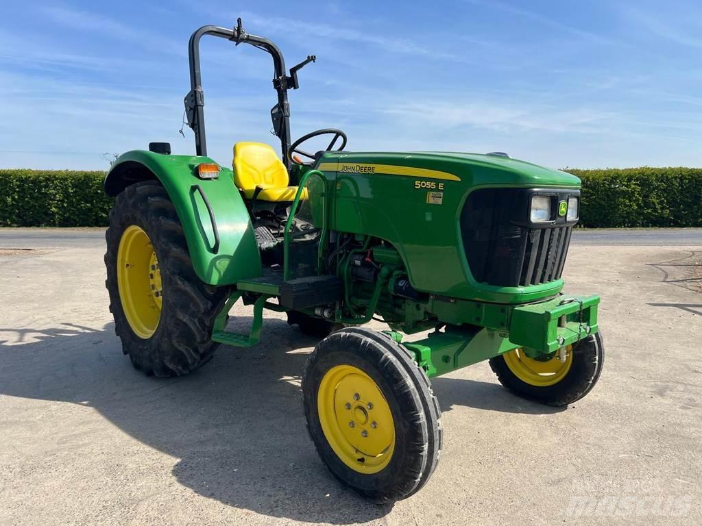 John Deere 5055E Трактори