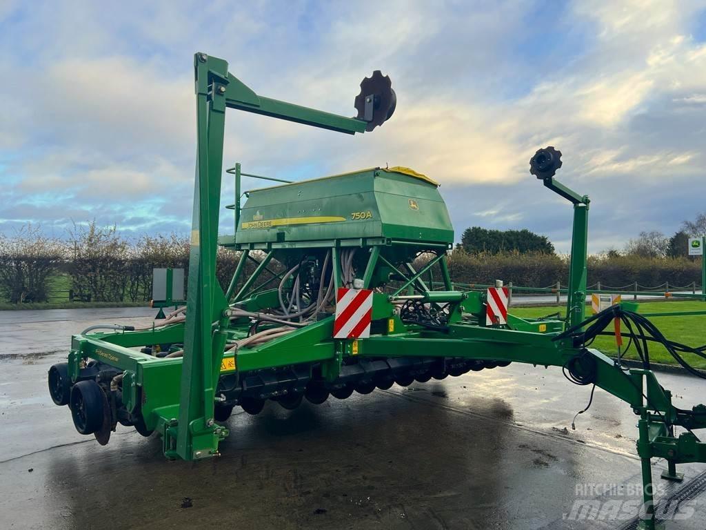 John Deere 750A Редосеялки
