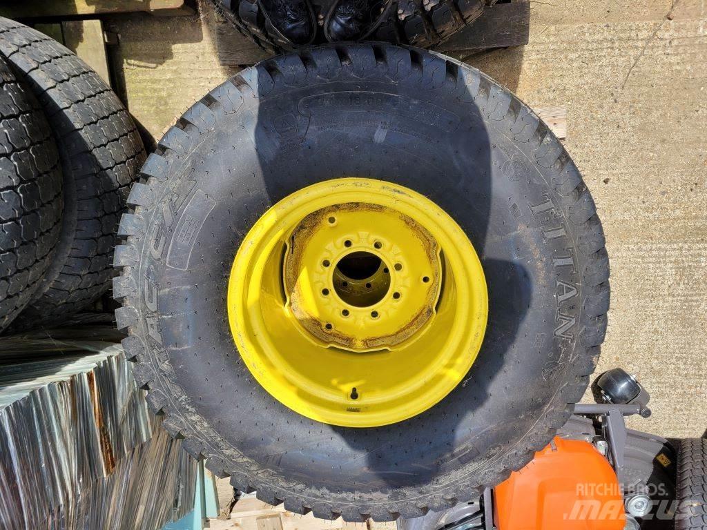 John Deere WHEELS Компактни трактори