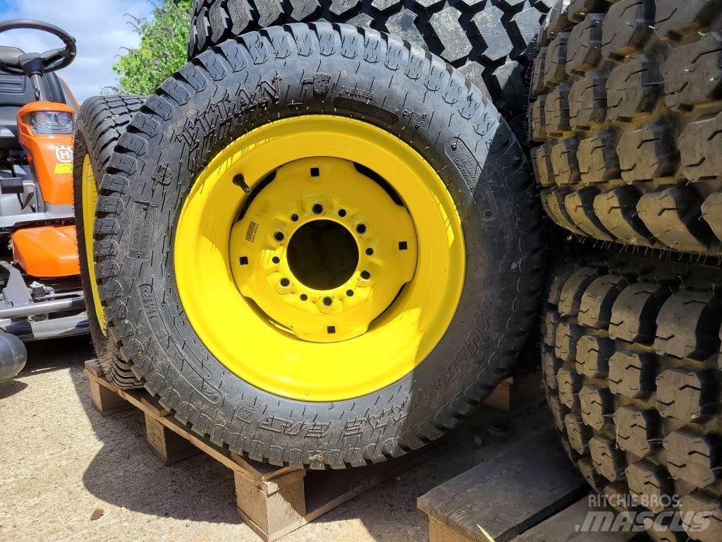 John Deere WHEELS Компактни трактори