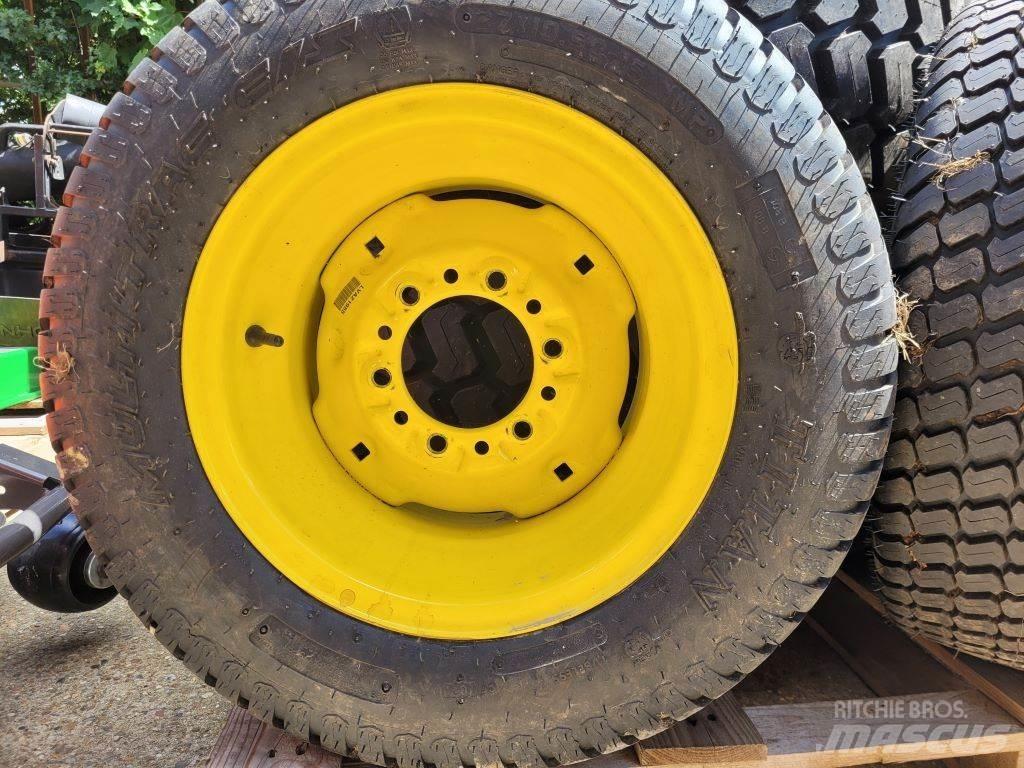 John Deere WHEELS Компактни трактори