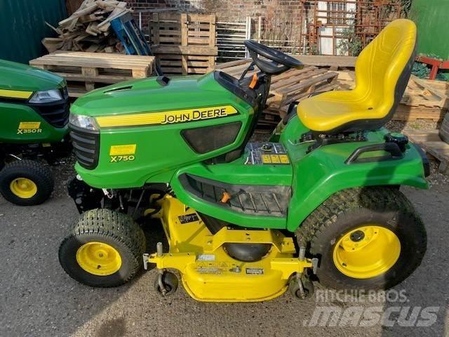 John Deere X750 Трактори