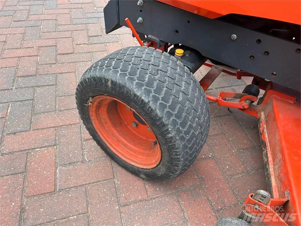 Kubota BX2350 Компактни трактори