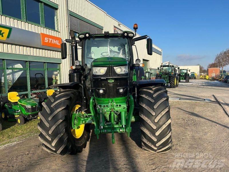 John Deere 6215R Трактори
