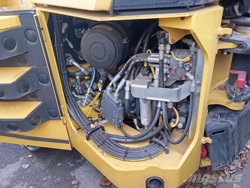 Bomag BW 203 AD-4 Двойни барабанни ролки
