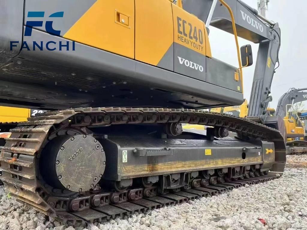 Volvo 240 Верижен екскаватор