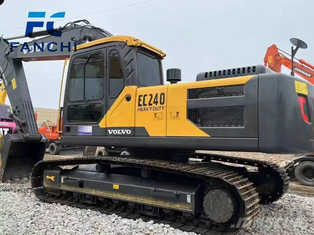 Volvo 240 Верижен екскаватор