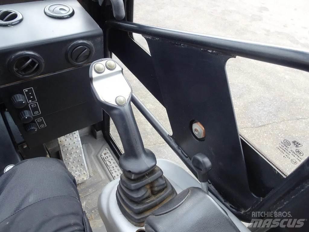JCB 403 Колесни товарачи