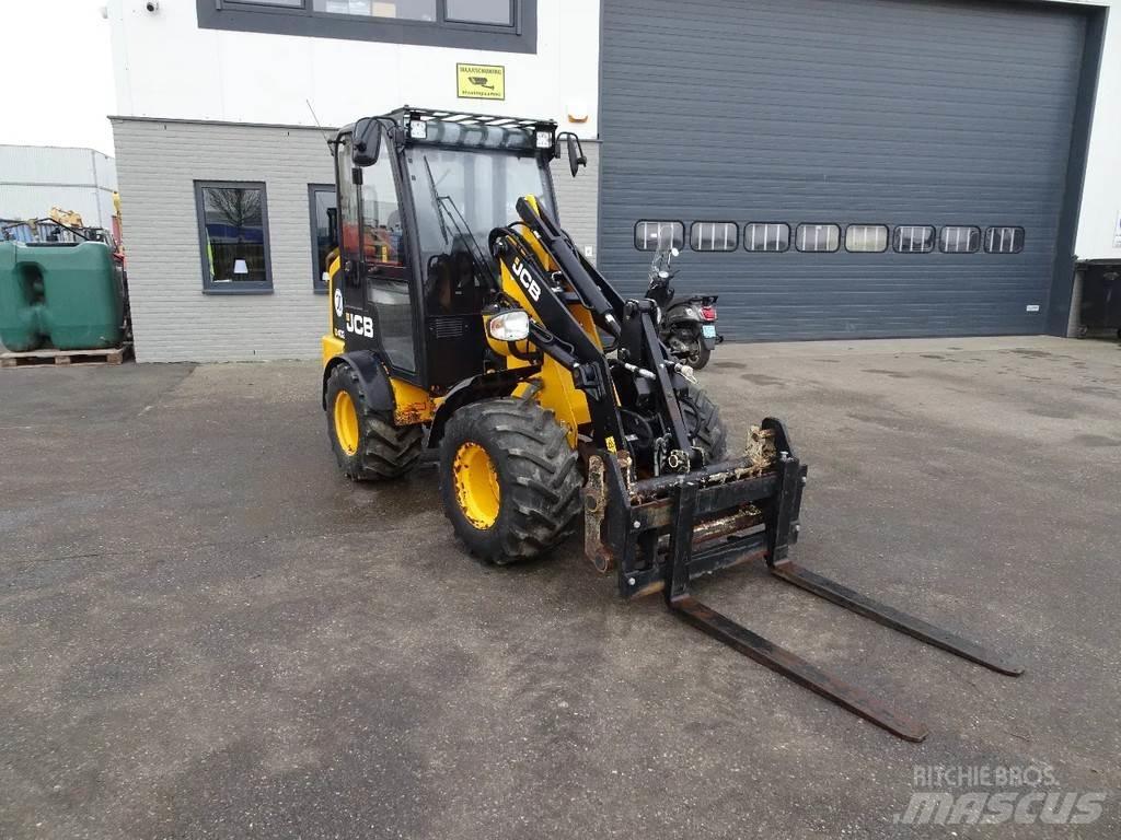 JCB 403 Колесни товарачи