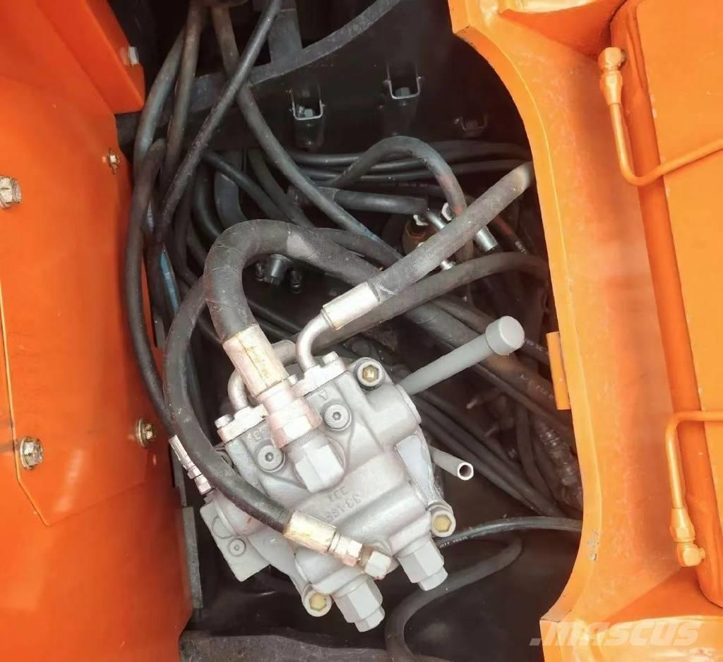 Hitachi 135US-6 Верижен екскаватор