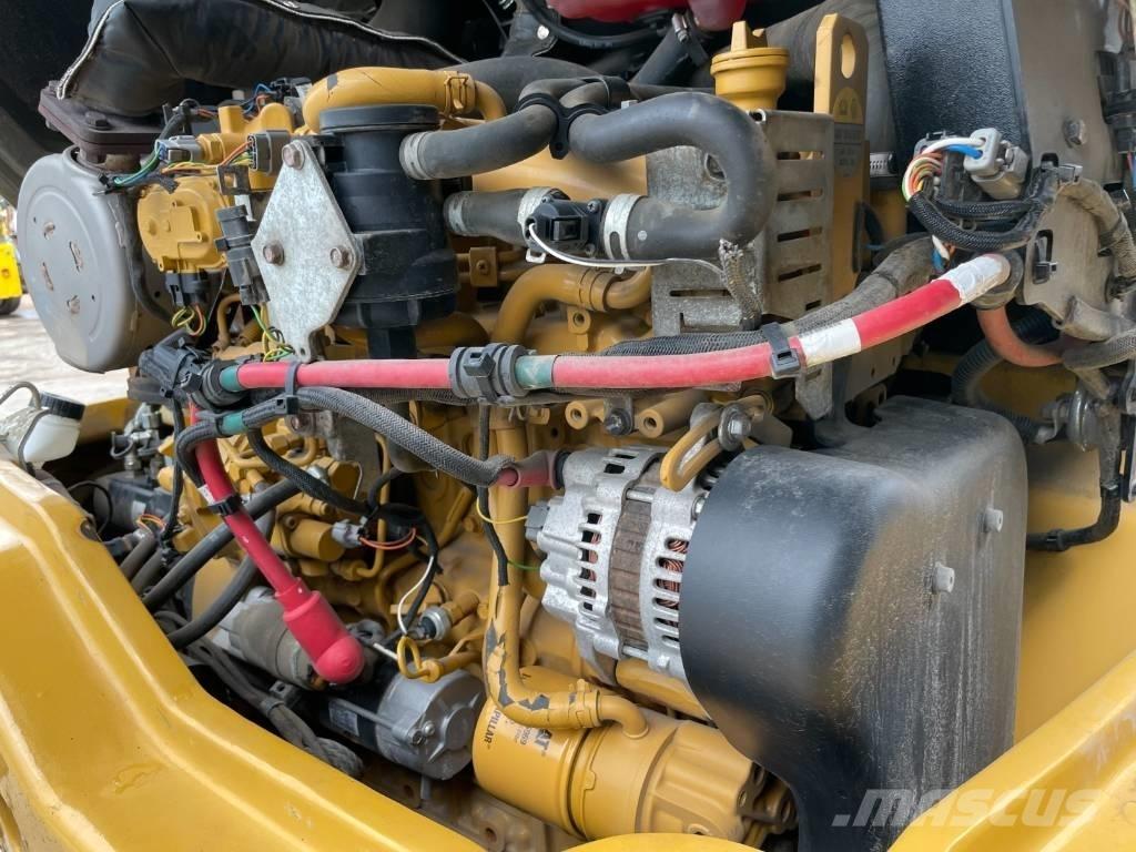 CAT 907M Колесни товарачи