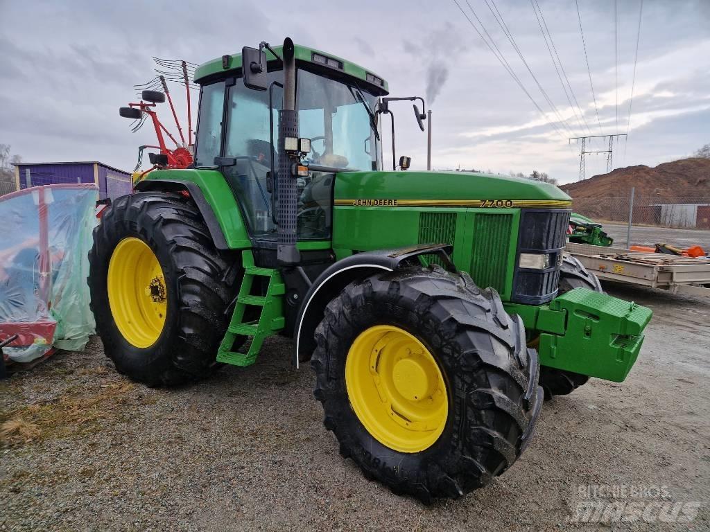 John Deere 7700 Трактори