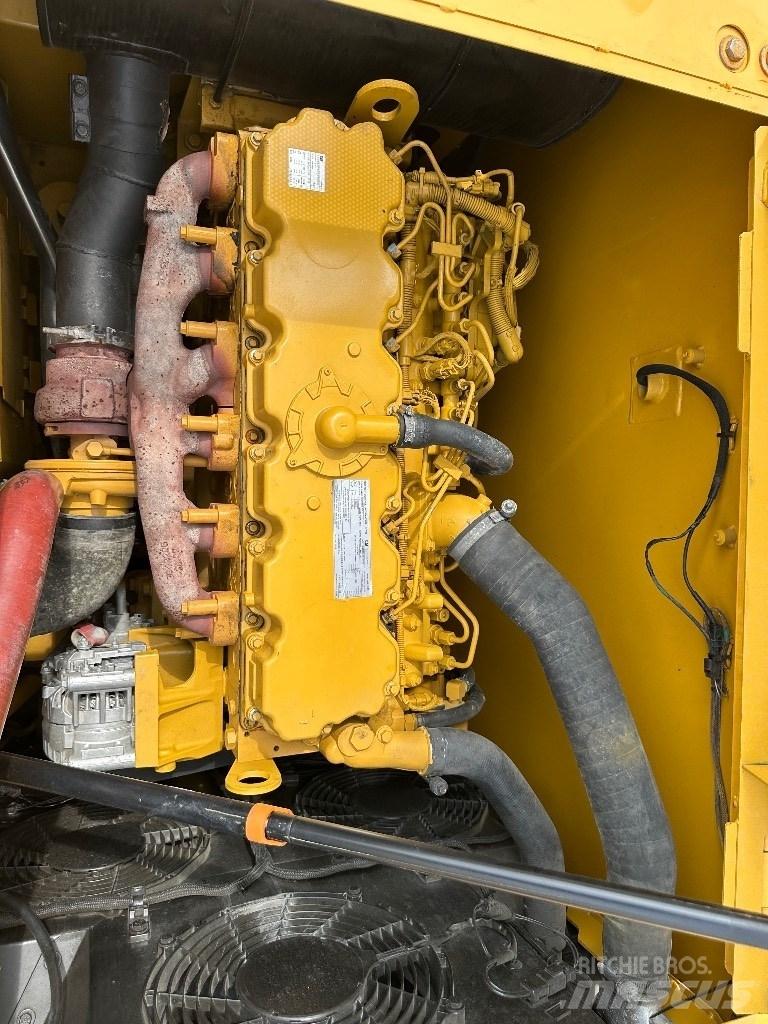 CAT CAT320 Средни екскаватори 7т - 12т