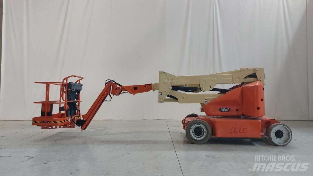 JLG E 400 AJPN Съчленени стрелови подемници