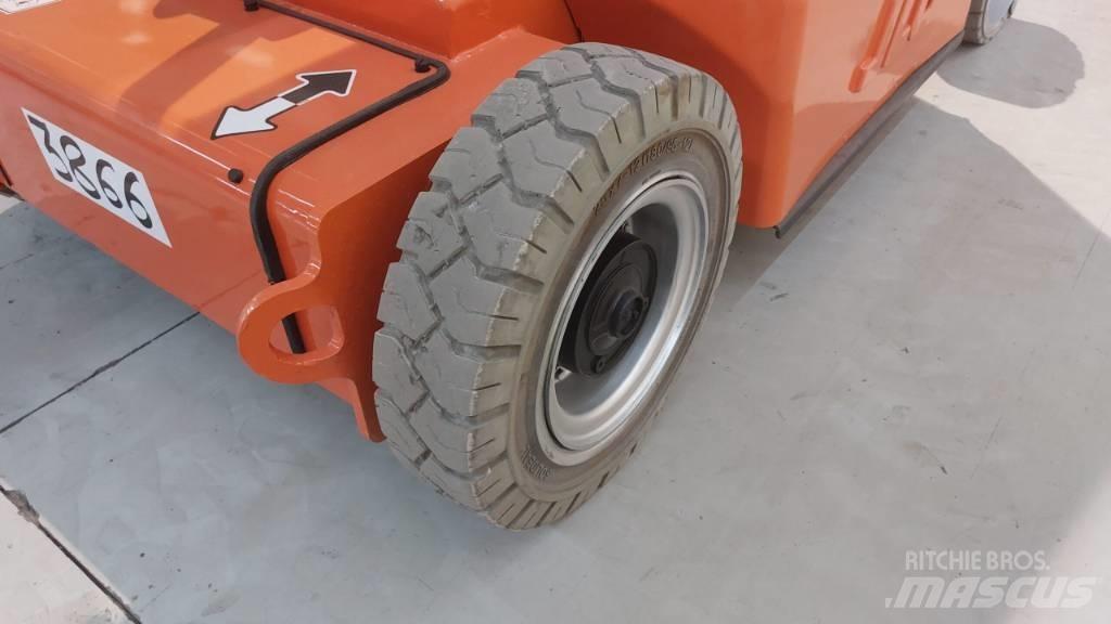 JLG E 400 AJPN Съчленени стрелови подемници