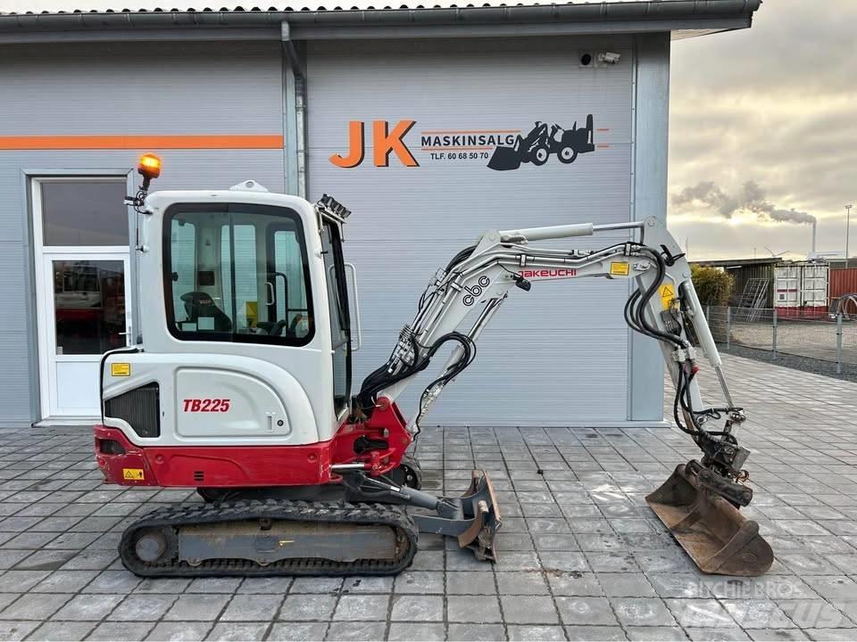 Takeuchi TB 225 Мини екскаватори < 7 т