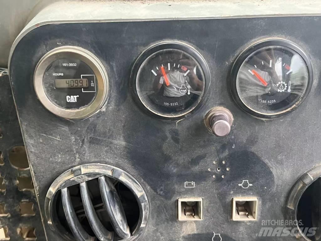 CAT D 7 G 2 Верижни булдозери
