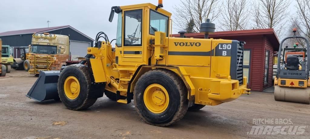 Volvo L 90 B Колесни товарачи