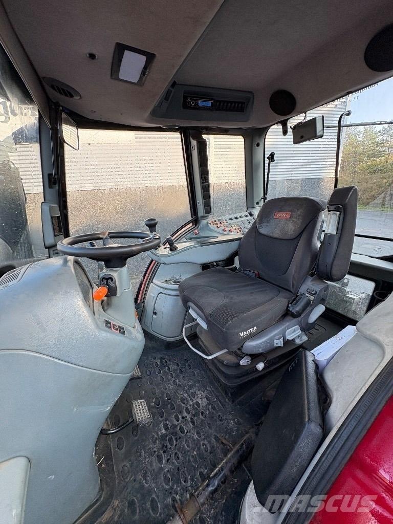 Valtra N 143 Трактори