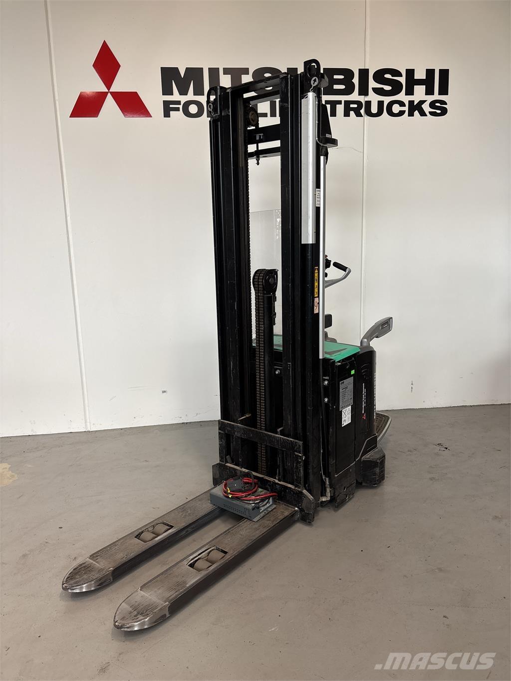 Mitsubishi SBV16N Самоходни товарачи