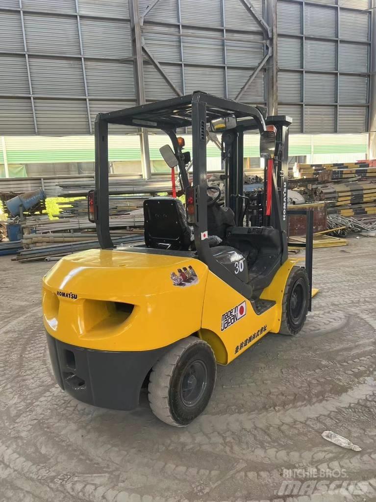 Komatsu FD 30 T-17 Дизелови камиони