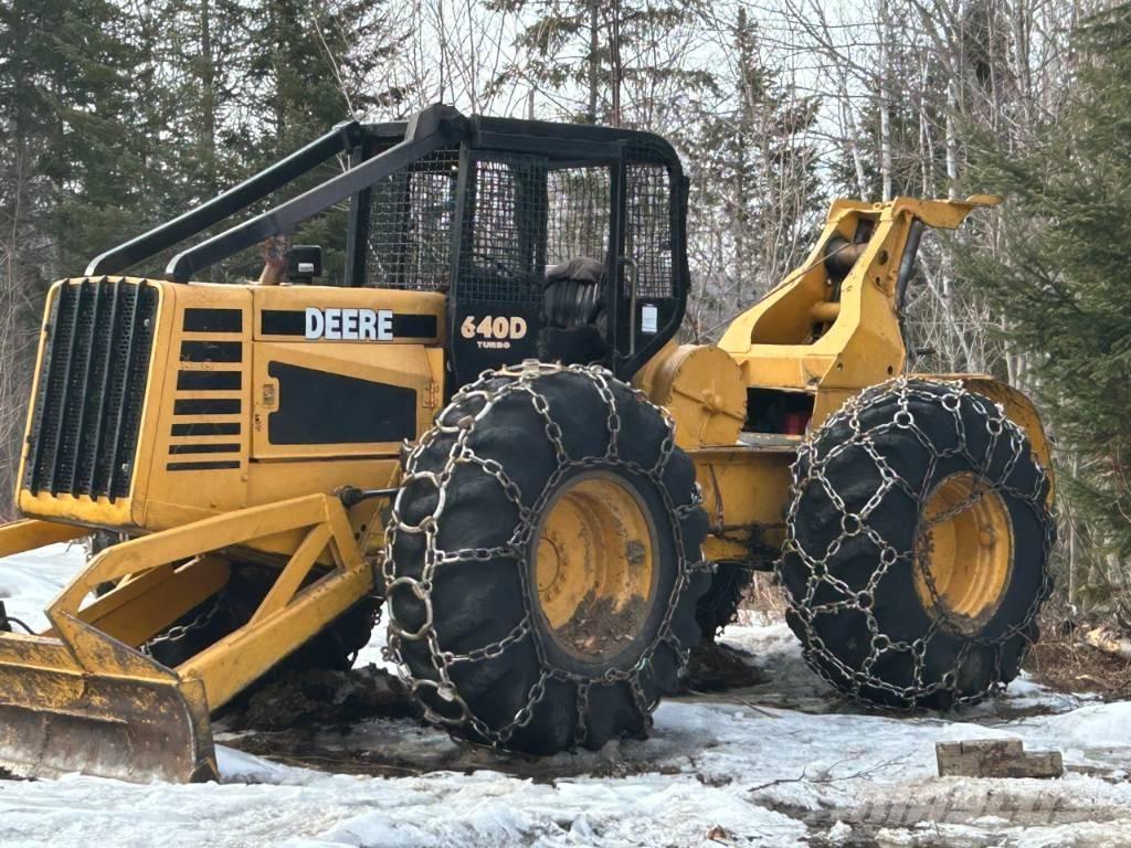John Deere 640 D Скидери
