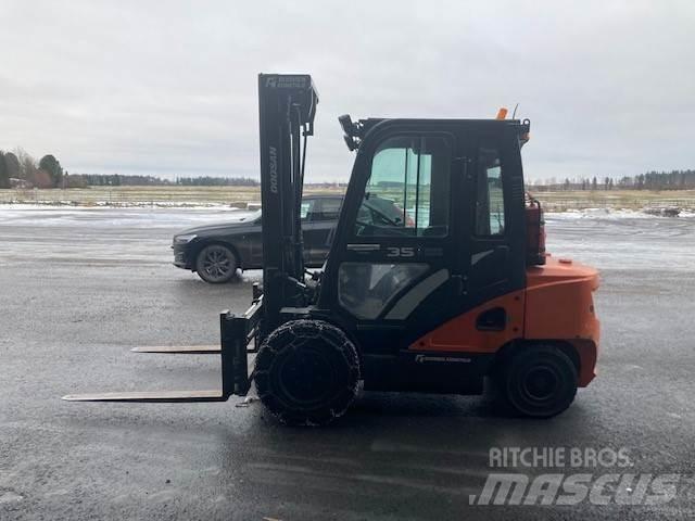 Doosan D35C-7 Дизелови камиони