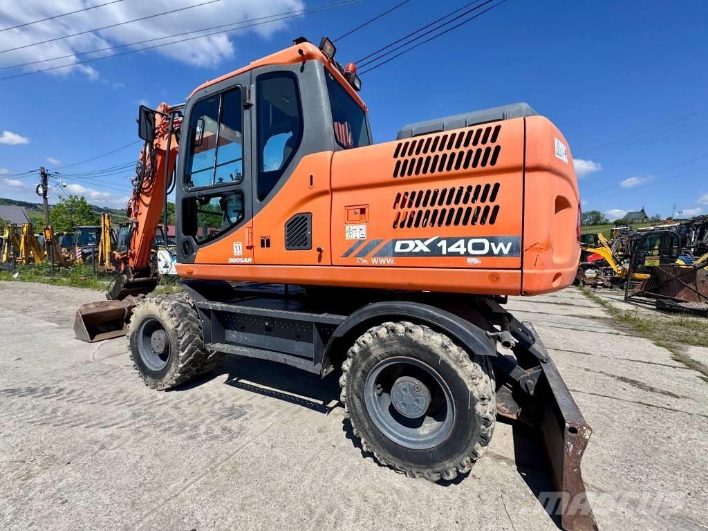 Doosan DX 140 W-3 Колесни екскаватори