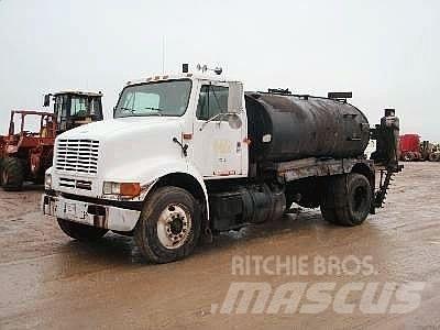 International 8100 Машини за асфалт